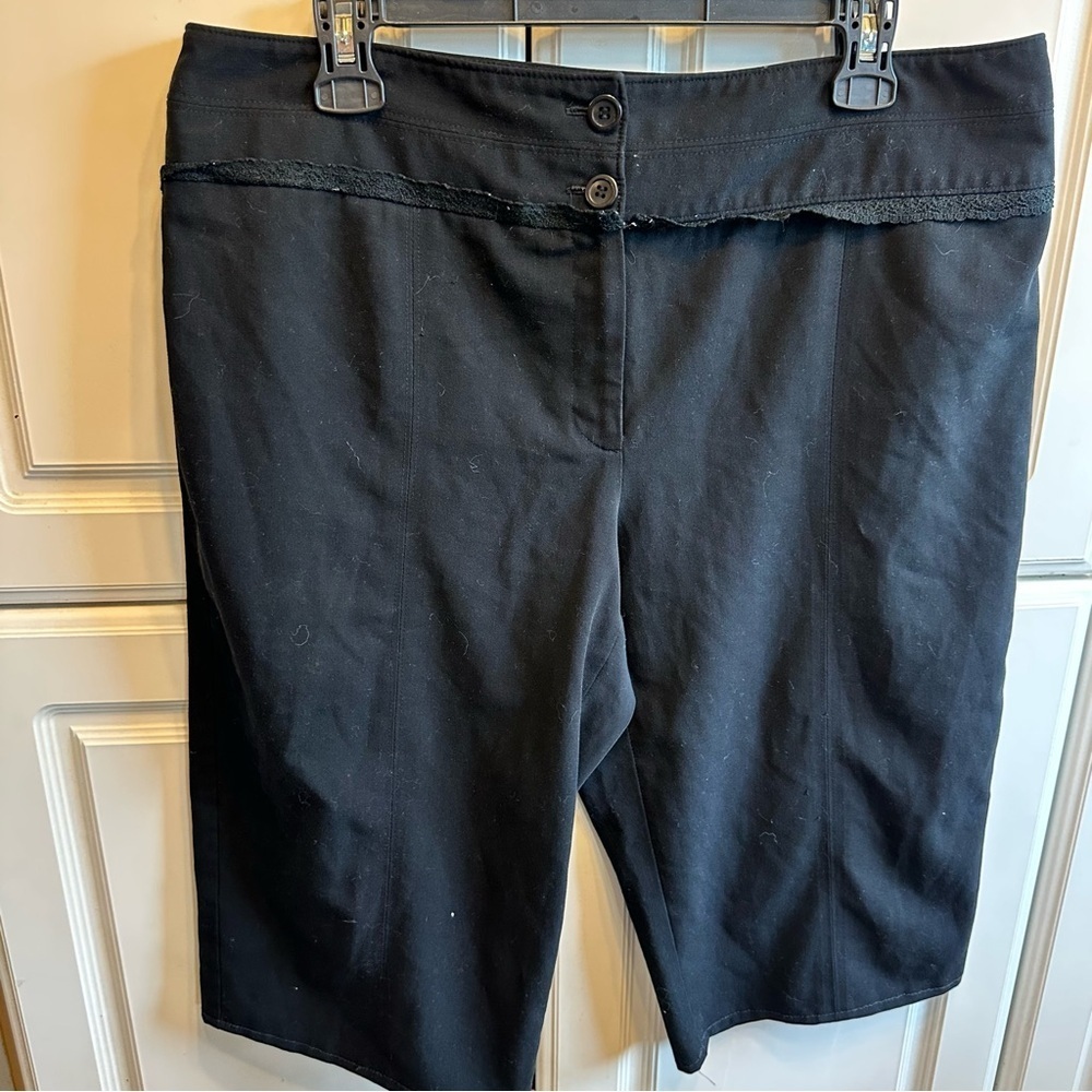 Nine & Co. Woman’s Black Bermuda Shorts, Size: 14